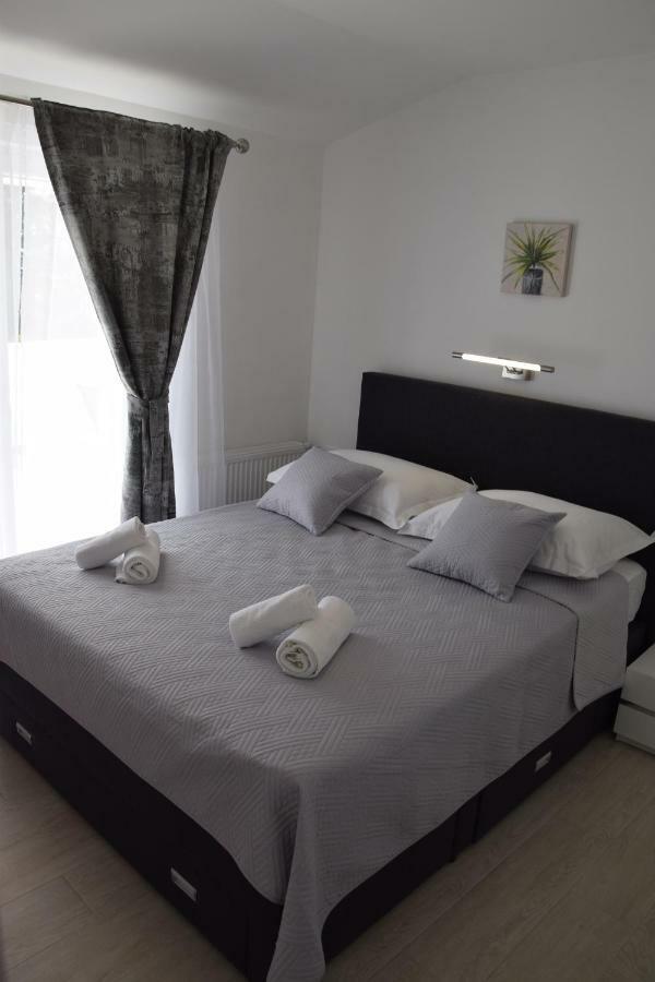 Apartman Mili Baška Voda Exterior foto